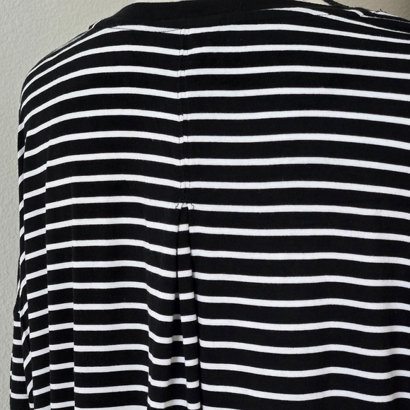 GAP Luxe Hi-Lo Pleated Back V-neck Boxy Tee, Dorman Sleeves, Black/White Stripe - Picture 3 of 8